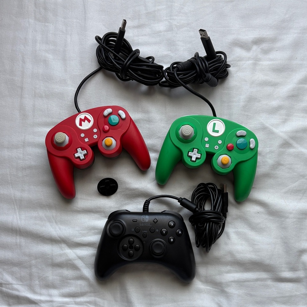 Nintendo Switch Wired Controllers - Mario Red, Luigi Green, Black